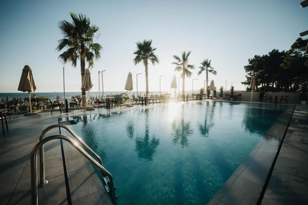 Amr Hotel - Durres Škalngur 4*,
